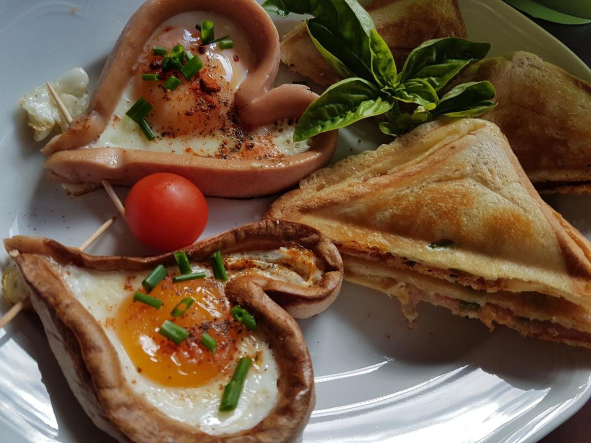 Wypoczynek Pod Lipami Bed & Breakfast Ruciane-Nida Ngoại thất bức ảnh